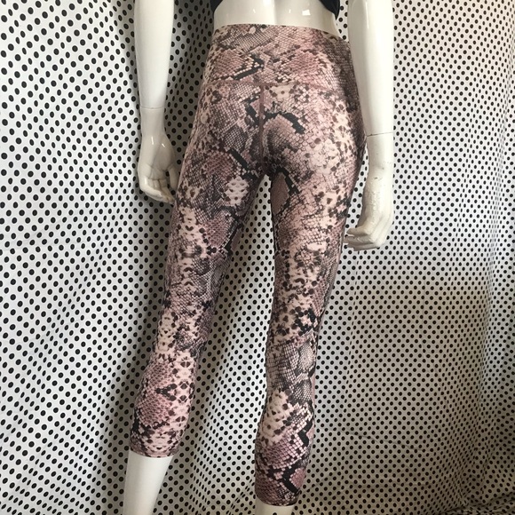 Evolution + Creation Extremely Realistic Python Capris Leggings/ Tights Sz Small - Picture 7 of 15